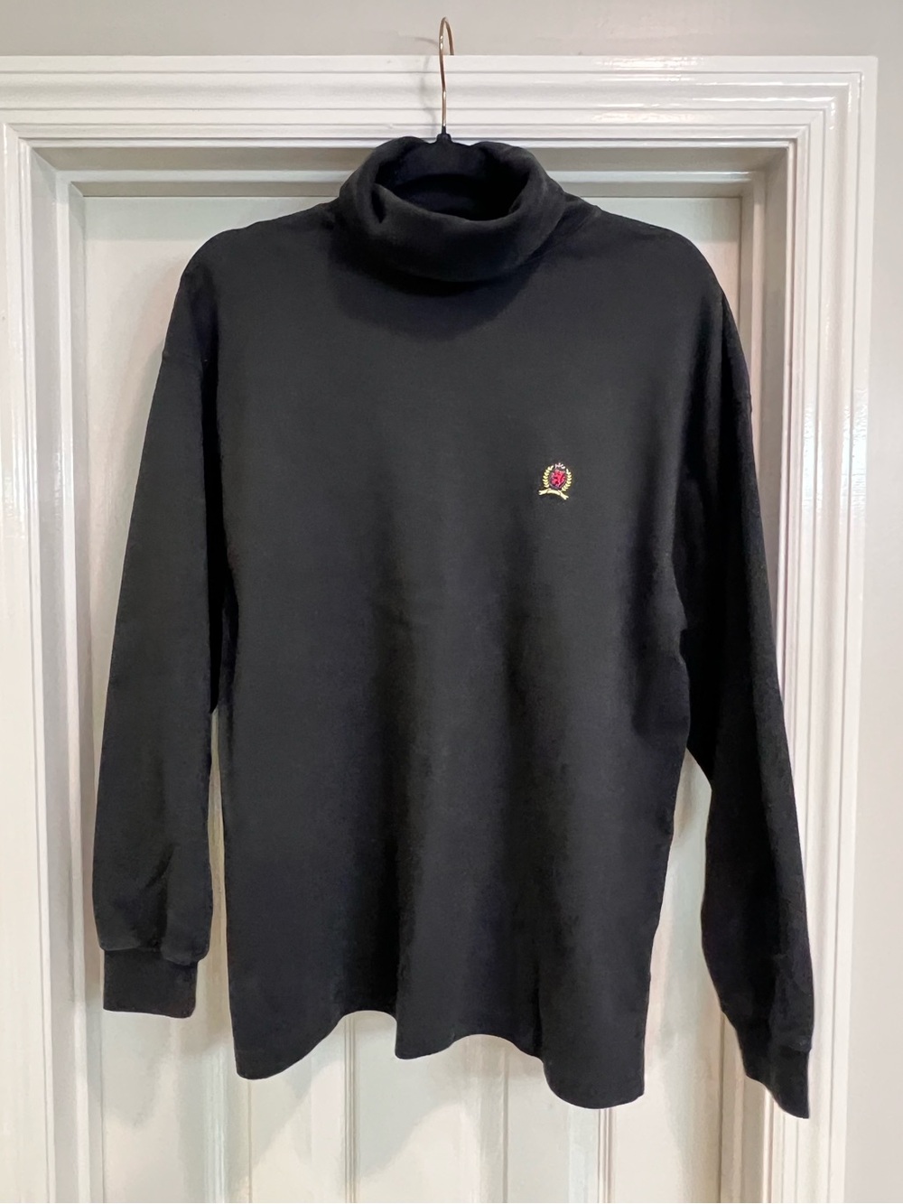 Vintage Tommy Hilfiger Turtleneck Sweater Men’s L Black Embroidered Crest 90s